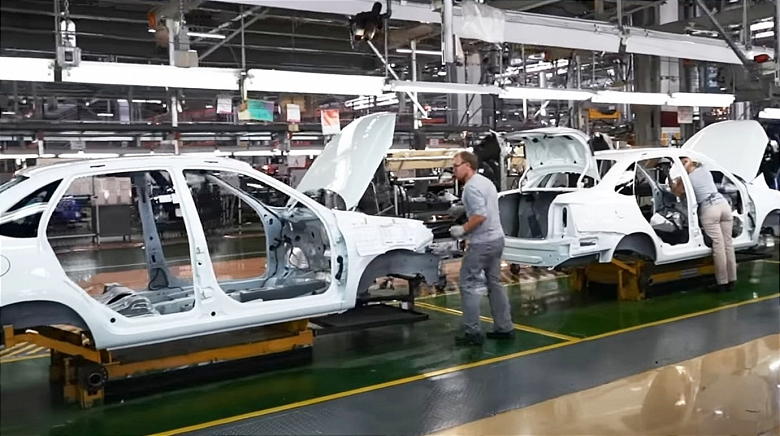 «Белое море из автомобилей Lada Granta» начали убирать с территории АвтоВАЗа: машины доукомплектовываются «Белое море из автомобилей Lada Granta» начали убирать с территории АвтоВАЗа: машины доукомплектовываются