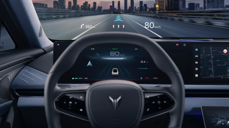 510 л.с., лютая динамика, пневмоподвеска, шесть экранов, самая современная начинка — скоро в России. Подробности о Voyah Passion