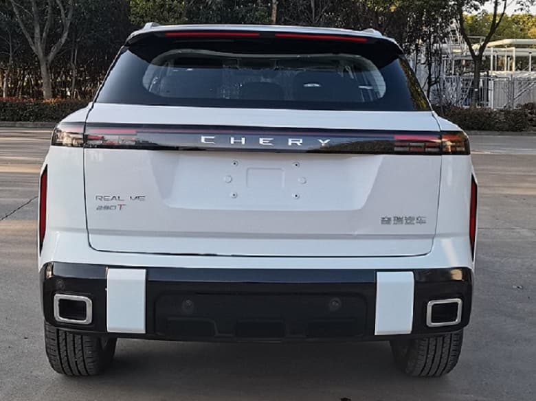 Это Chery Real Me. Новейший кроссовер показали вживую в двух вариантах