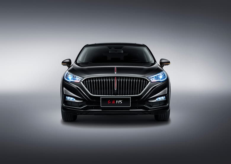 Альтернатива Mercedes-Benz E-Class. В России начали продавать премиальный пятиметровый седан Hongqi H5 нового поколения