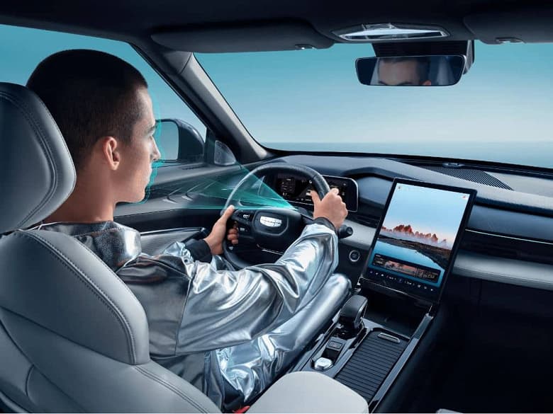 Экран 13,2 дюйма, 16 ГБ ОЗУ, 128 ГБ флеш-памяти, Snapdragon 8155, 180 л.с. Новые подробности о молодежном кроссовере Geely Atlas L Cool