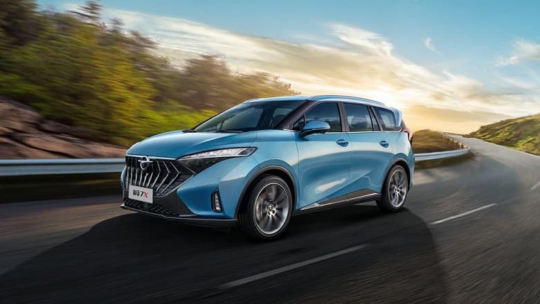 На российский рынок выходит ещё один автомобильный бренд из Китая. Первые авто Haima уже в России – это кроссовер 8S и минивэн 7X