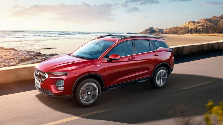 На российский рынок выходит ещё один автомобильный бренд из Китая. Первые авто Haima уже в России – это кроссовер 8S и минивэн 7X