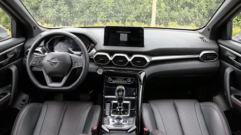 На российский рынок выходит ещё один автомобильный бренд из Китая. Первые авто Haima уже в России – это кроссовер 8S и минивэн 7X