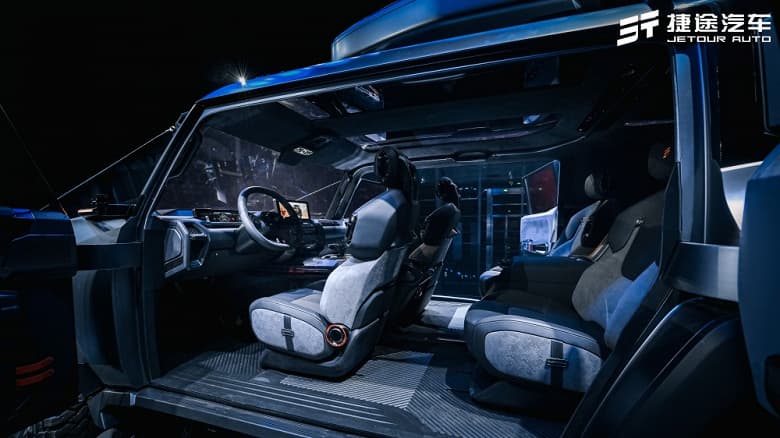 Четыре электромотора, 1300 л.с., запас хода 1400 км, брутальная внешность и возможность преодолевать метровый брод. Представлен Jetour T-3