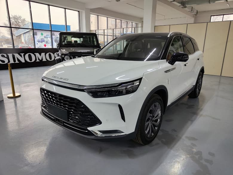 Очередной автобренд из Китая приходит в Россию. Уже на следующей неделе в России официально появится BAIC