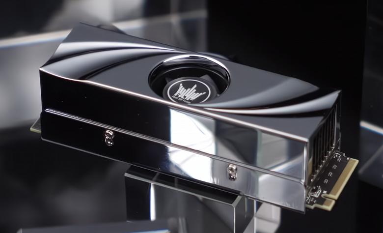 Действительно ли новейшим SSD требуются активные системы охлаждения? Galax продемонстрировала HOF Extreme 50 в работе, и даже с вентилятором его температура почти доходит до 50 градусов