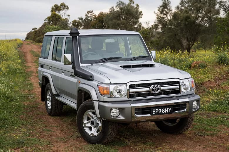 Культовый внедорожник Toyota Land Cruiser 70 к 40-летию обретет 2,8-литровый дизельный двигатель, автоматическую коробку передач и современную медиасистему