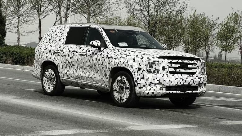 Огромный внедорожник Tank 800 и пикап Great Wall X Poer засняли на дорогах в Китае. У них пневмоподвеска и мотор V6