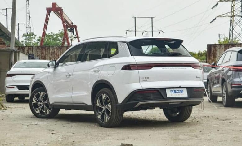 BYD Song Pro DM-i Champion Edition 2023: современный гибрид уже доступен у дилеров, но продажи стартуют позже