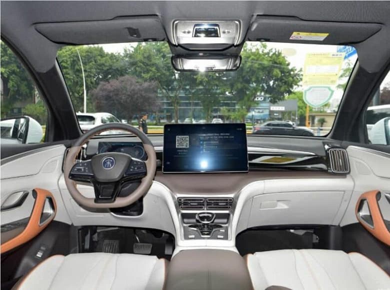 Современный гибрид BYD Song Pro DM-i Champion Edition 2023 уже появился у дилеров, но продажи начнутся позже