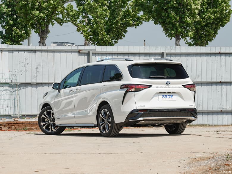 Представлена Toyota Grevia 2023: доступны шесть моделей в разных ценовых категориях