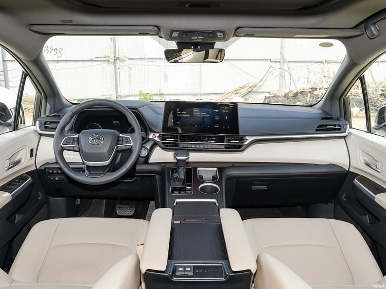 Представлена Toyota Grevia 2023: доступны шесть моделей в разных ценовых категориях