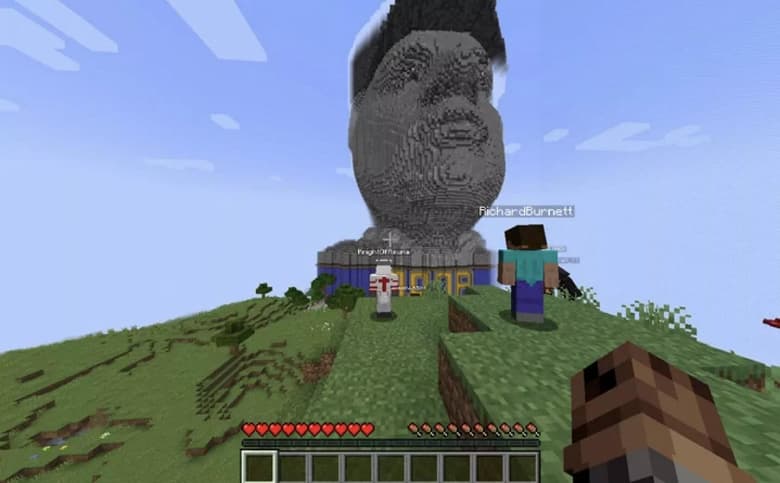 Рухнувший сервер и тысячи посетителей: к памятнику Жириновскому в Minecraft