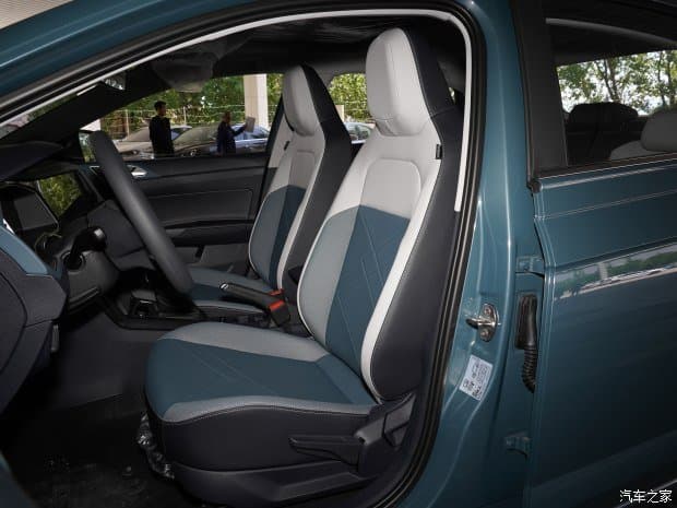 Вместо седана Volkswagen Polo. В Китае представлен Volkswagen Lavida XR со 110-сильным атмосферным мотором и 6-ступенчатым «автоматом»