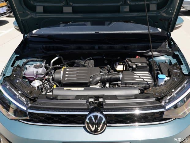 Вместо седана Volkswagen Polo. В Китае представлен Volkswagen Lavida XR со 110-сильным атмосферным мотором и 6-ступенчатым «автоматом»