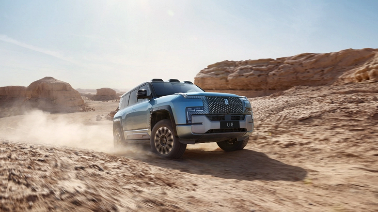 Это внедорожник или грузовик? Самый дорогой серийный китайский автомобиль BYD Yangwang U8 может весить почти 4 т и тянуть прицеп массой 2,5 т