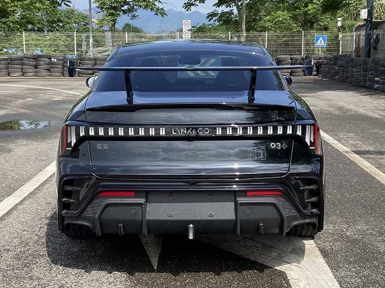 349 л.с. и 250 км/ч, две турбины и большое антикрыло — для любителей ДВС. Бензиновый Geely Lynk & Co 03++ получил одобрение на выход