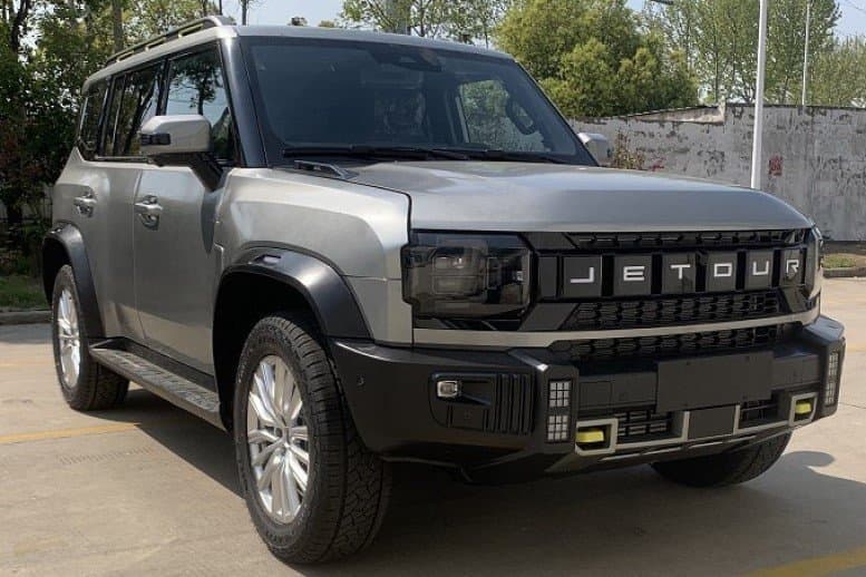 Большой, рамный, напоминающий Range Rover Defender, но с вариатором и передним приводом в базе. Полностью раскрыты секреты внедорожника Jetour T-1