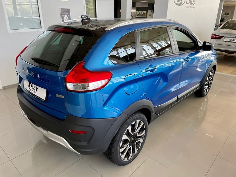 Одна из последних в России Lada XRAY Cross в топовой версии Instinct продаётся за 2 млн рублей