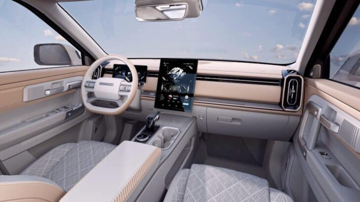 Похожий на Range Rover Evoque кроссовер Chery показали внутри и снаружи. Он выйдет в России под названием Jaecoo 7