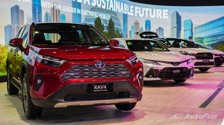 Тойота бесспорно лидирует в мире. Самыми продаваемыми автомобилями являются Toyota RAV4 и Toyota Corolla Тойота бесспорно лидирует в мире. Самыми продаваемыми автомобилями являются Toyota RAV4 и Toyota Corolla