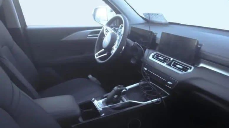 Огромный внедорожник Haval H5 засняли вживую. Впервые показан его интерьер