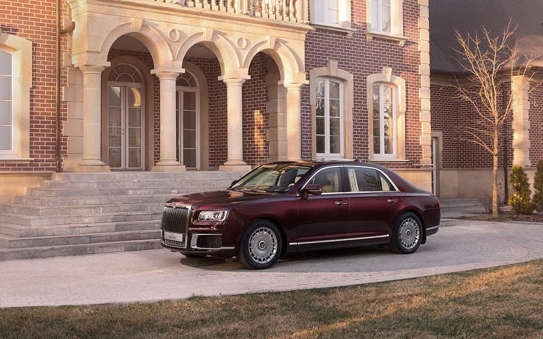 Всего два Aurus за месяц: продажи седанов Senat пока не растут