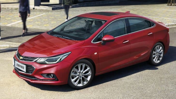 Chevrolet Cruze 2023 активно завозят в Россию. Сколько они будут стоить?