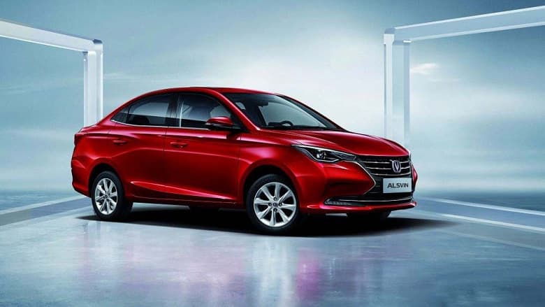 Changan представляет два новых седана для России: аналоги Hyundai Solaris за 1,39 млн рублей и Hyundai Elantra за 2,13 млн рублей.