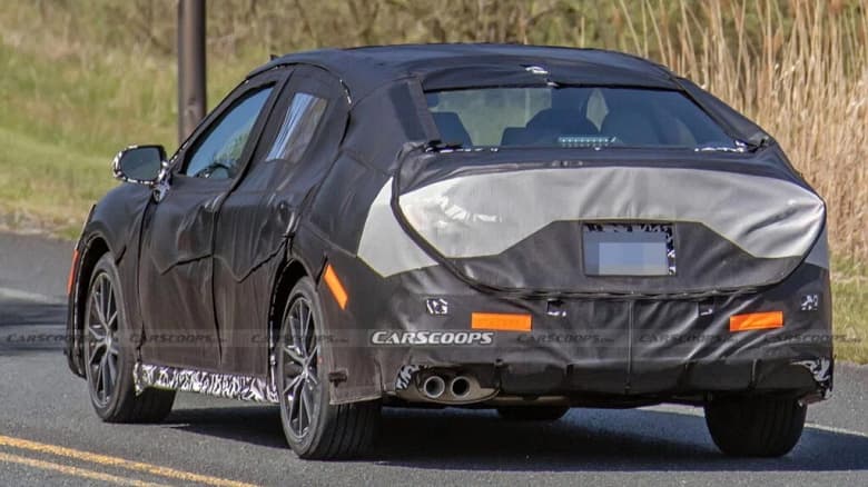 Совершенно новую Toyota Camry впервые засняли на дороге