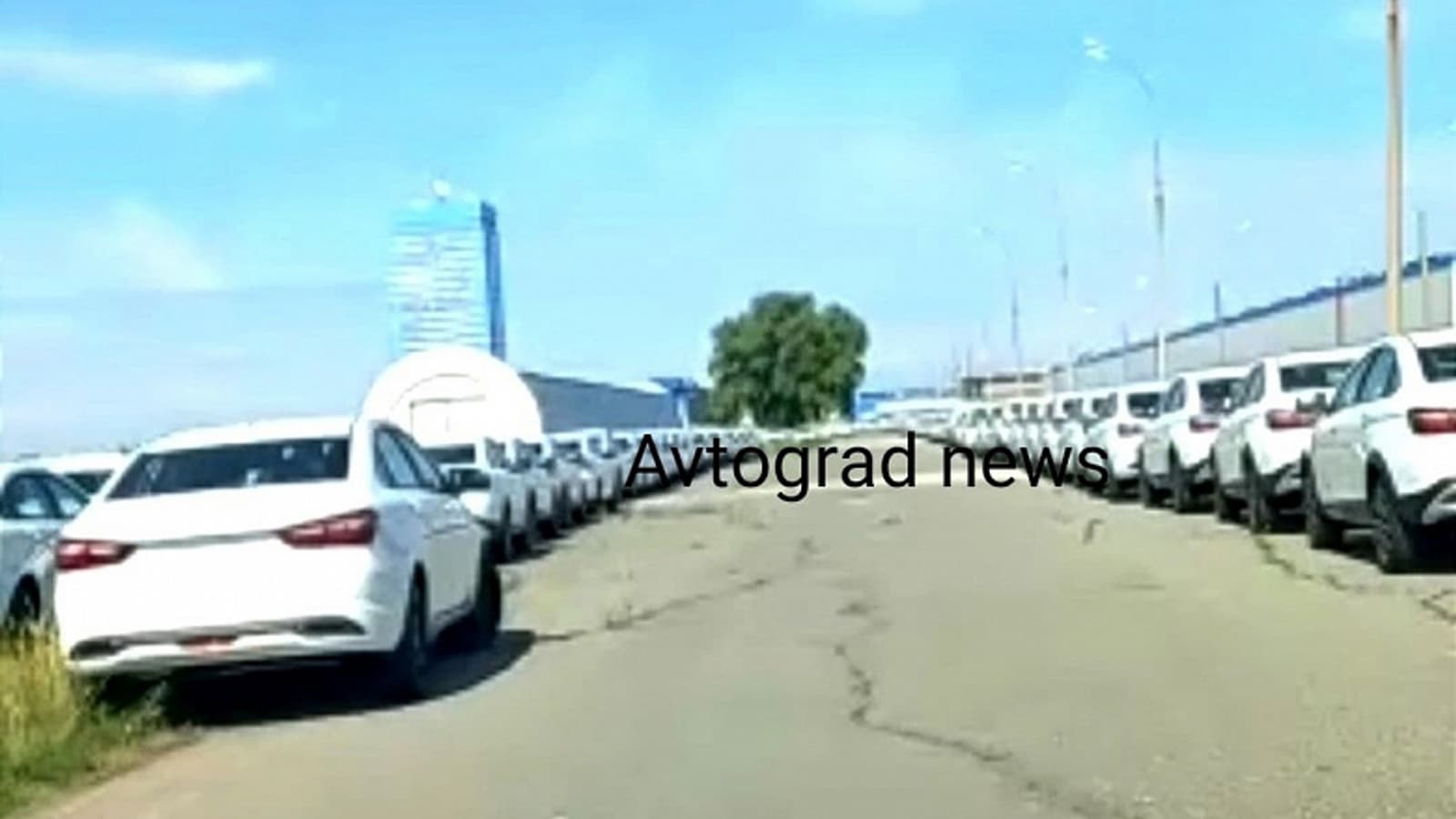 «Борьба за Весту продолжается». Lada Vesta сходит с конвейера без передних сидений, дверных ручек, задних стекол и разных других комплектующих