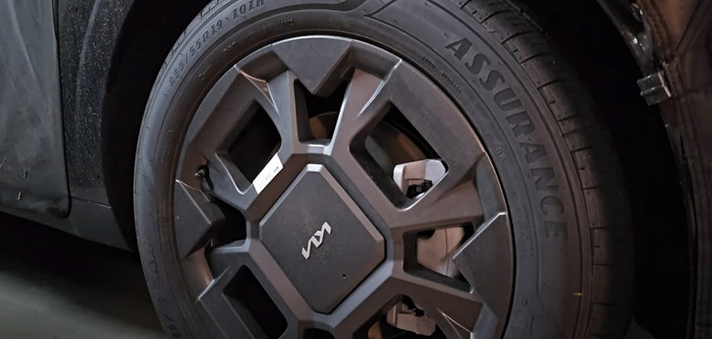 Это Kia Carnival 2025. Новинку показали на видео