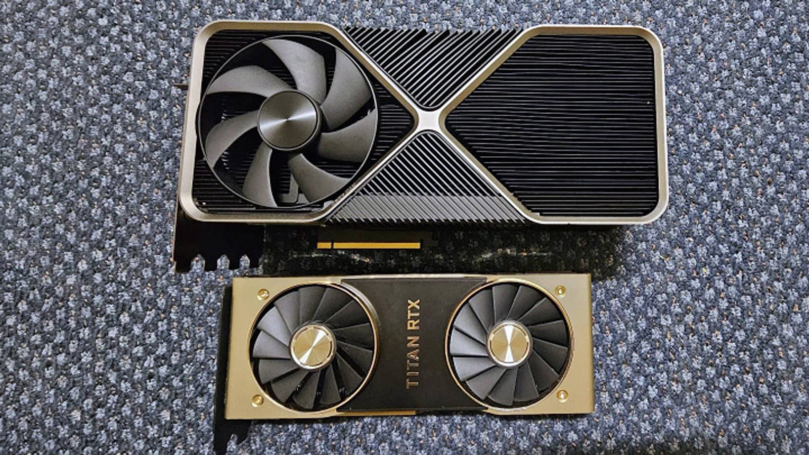 Прототип не выпущенной GeForce RTX 4090 Ti: фотографии демонстрируют огромные размеры карты