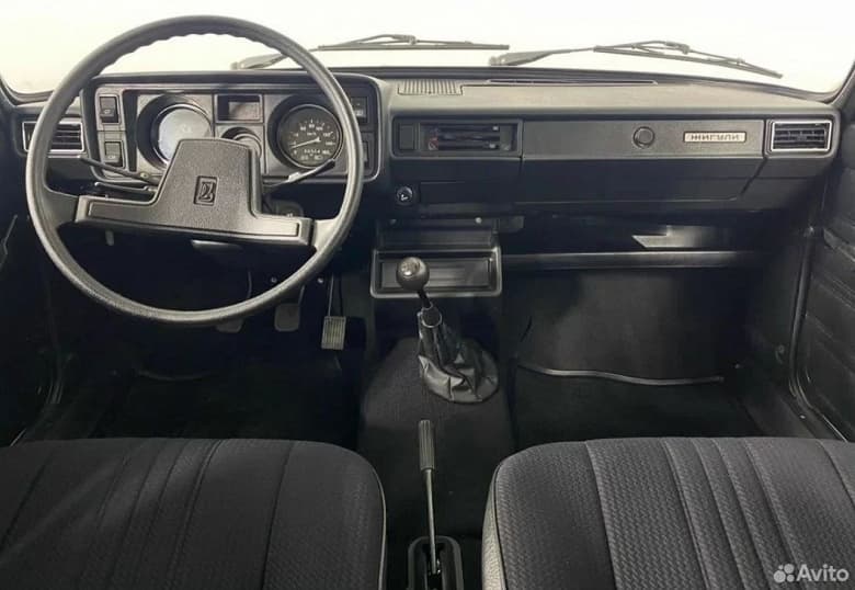 «Воплощение недавнего прошлого». ВАЗ-2105, хранившийся в гараже 26 лет, выставлен на продажу в России