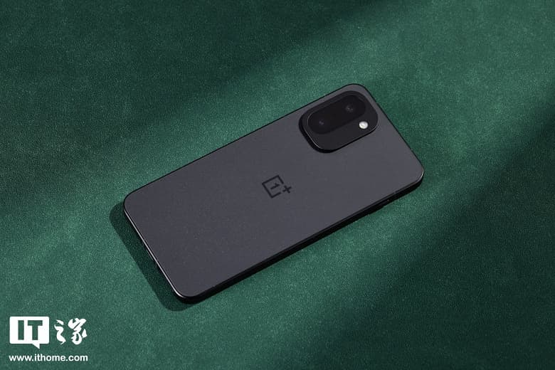 Первый в мире смартфон на Snapdragon 8 Gen 5, а также экран 165 Гц, аккумулятор ёмкостью более 8000 мАч, 100 Вт, защита IP68. OnePlus Ace 6T уже можно заказать в Китае