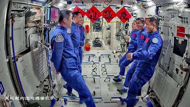 Китай изменил сценарий возвращения экипажа «Шэньчжоу-20», сохранив задачу: безопасность важнее графика