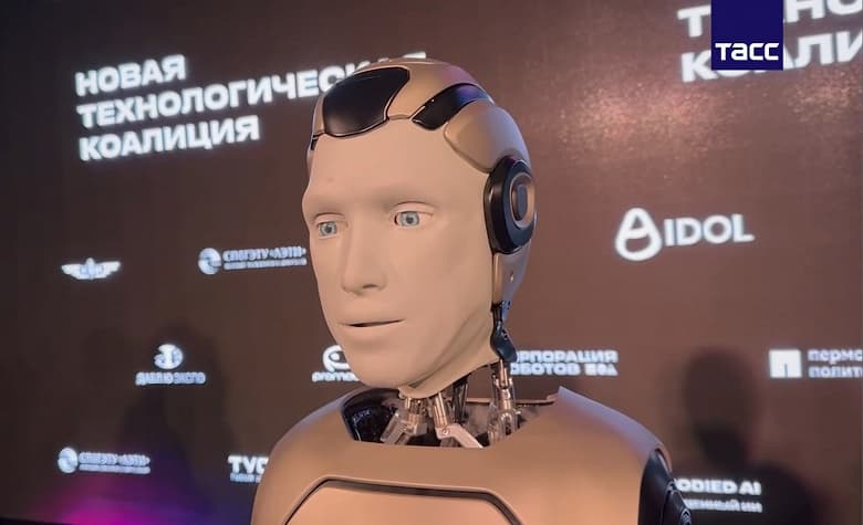 Первый российский гуманоид Aidol вышел в свет — сделал пару шагов и упал Первый российский гуманоид Aidol вышел в свет — сделал пару шагов и упал