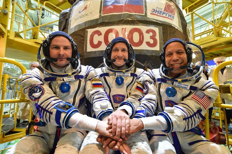 На Байконуре впервые «примерили» корабль «Союз МС-28»