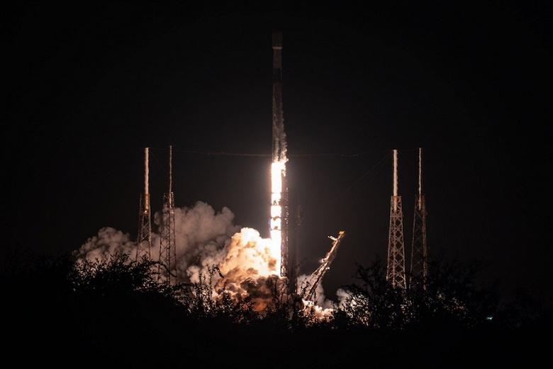 SpaceX побила рекорд: два пуска всего за 3,5 часа SpaceX побила рекорд: два пуска всего за 3,5 часа