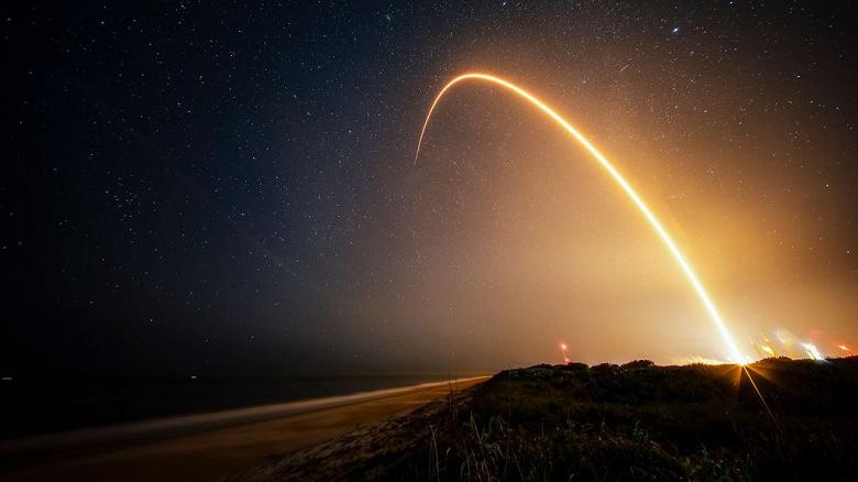 Falкон 9 доставила на орбиту новую партию из 29 спутников Starlink Falкон 9 доставила на орбиту новую партию из 29 спутников Starlink