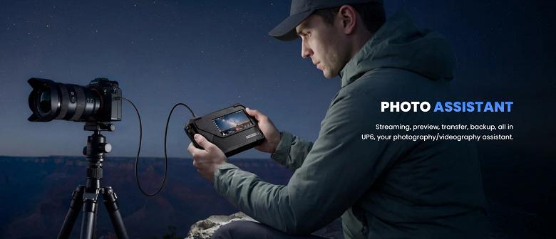Портативный NAS-сервер UnifyDrive UP6 с интегрированным дисплеем и поддержкой шести SSD-накопителей при 96 ГБ оперативной памяти