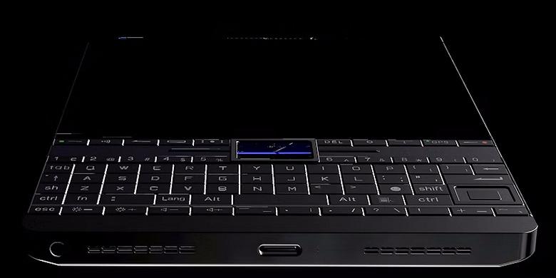Lotus Diplomat: смартфон в стиле BlackBerry с физической клавиатурой, 24 ГБ ОЗУ и 1,5 ТБ памяти