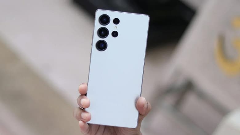 В Индии накрыли подпольный завод по сборке поддельных Samsung Galaxy из китайских запчастей В Индии накрыли подпольный завод по сборке поддельных Samsung Galaxy из китайских запчастей