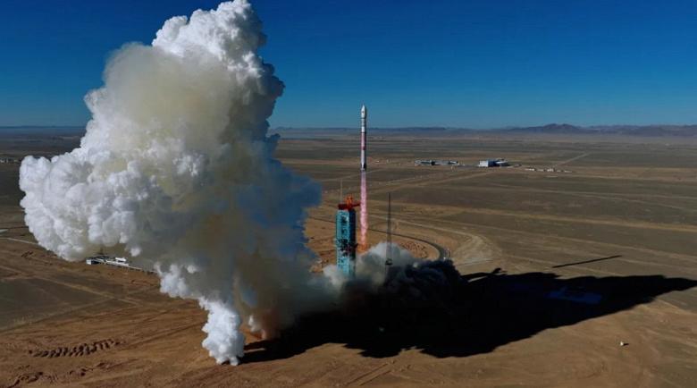 Китайская многоразовая ракета «Чжуцюэ-3» при неудачной мягкой посадке загорелась Китайская многоразовая ракета «Чжуцюэ-3» при неудачной мягкой посадке загорелась