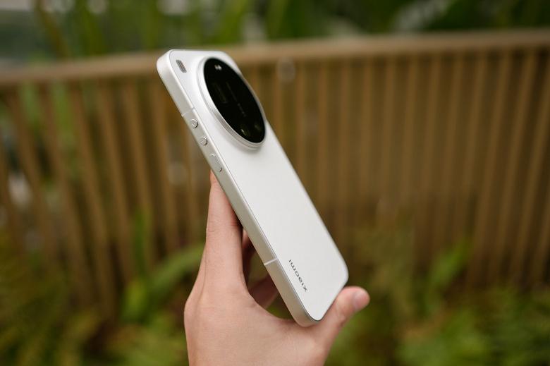 Xiaomi 17 Ultra вживую: Digital Chat Station раскрыл дизайн и возможности камеры с непрерывным зумом Xiaomi 17 Ultra вживую: Digital Chat Station раскрыл дизайн и возможности камеры с непрерывным зумом