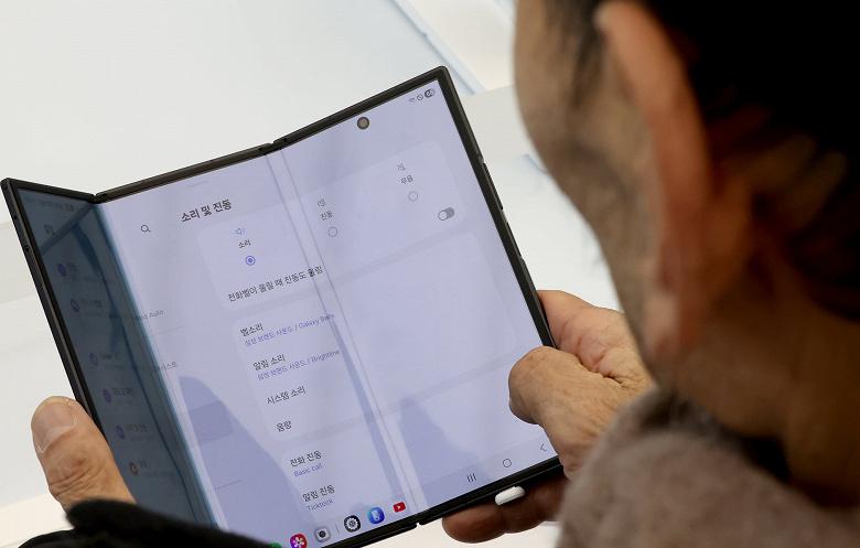Дефицит или стратегия? Samsung Galaxy Z TriFold раскупают за минуты из-за ограниченных поставок