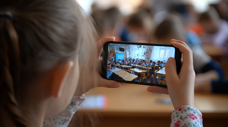 Почти 5 млн человек уже пользуются приложением «Госуслуги Моя школа»