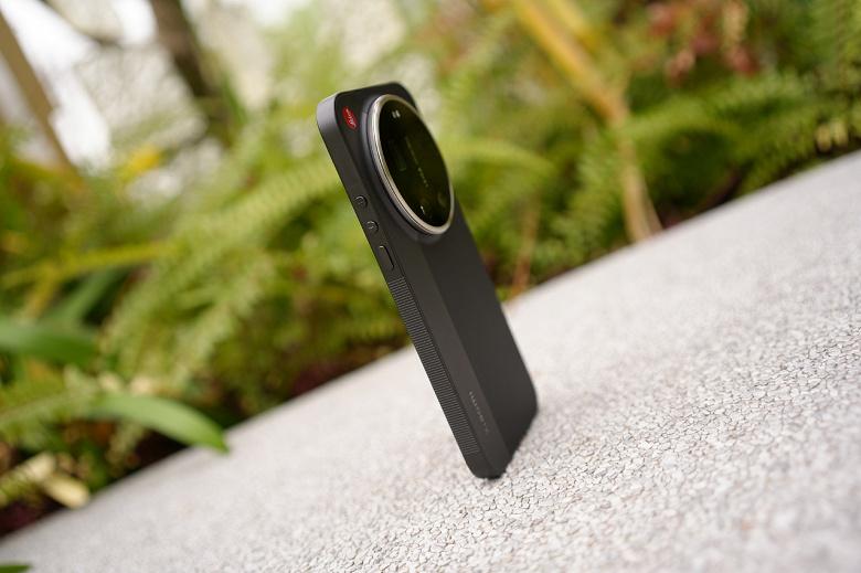 Xiaomi 17 Ultra Leica Edition в чёрном цвете детально показали вживую после презентации Xiaomi 17 Ultra Leica Edition в чёрном цвете детально показали вживую после презентации