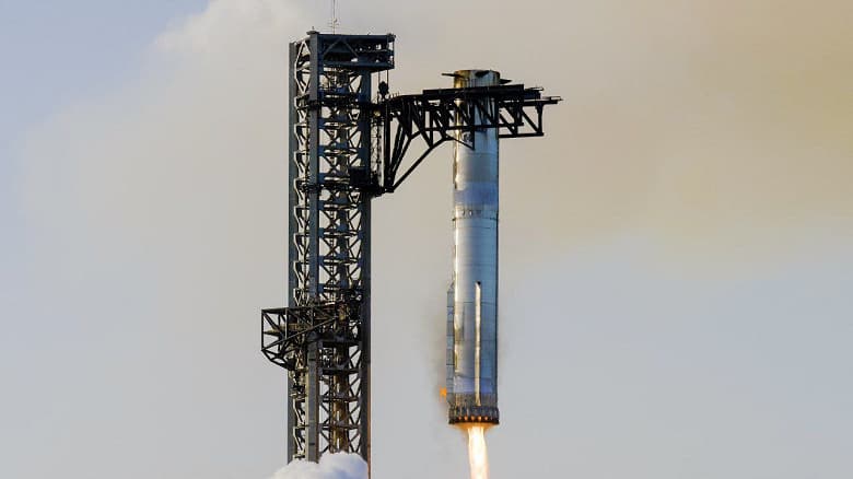 SpaceX показала эффективный запуск Starship с необычного ракурса в замедленной съёмке и ловлю Super Heavy
